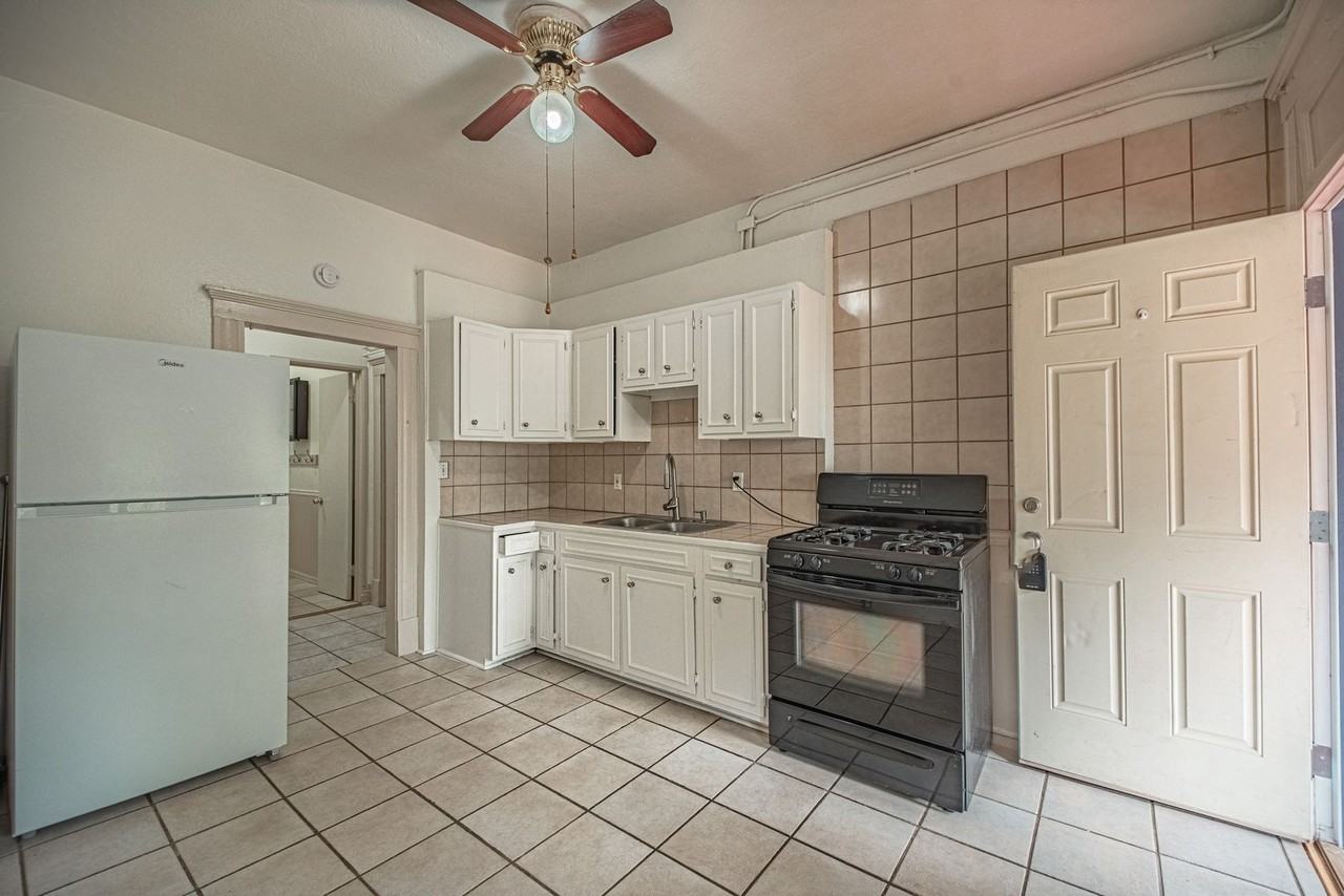 207 MIDWAY AVE - Photo 6 of 44