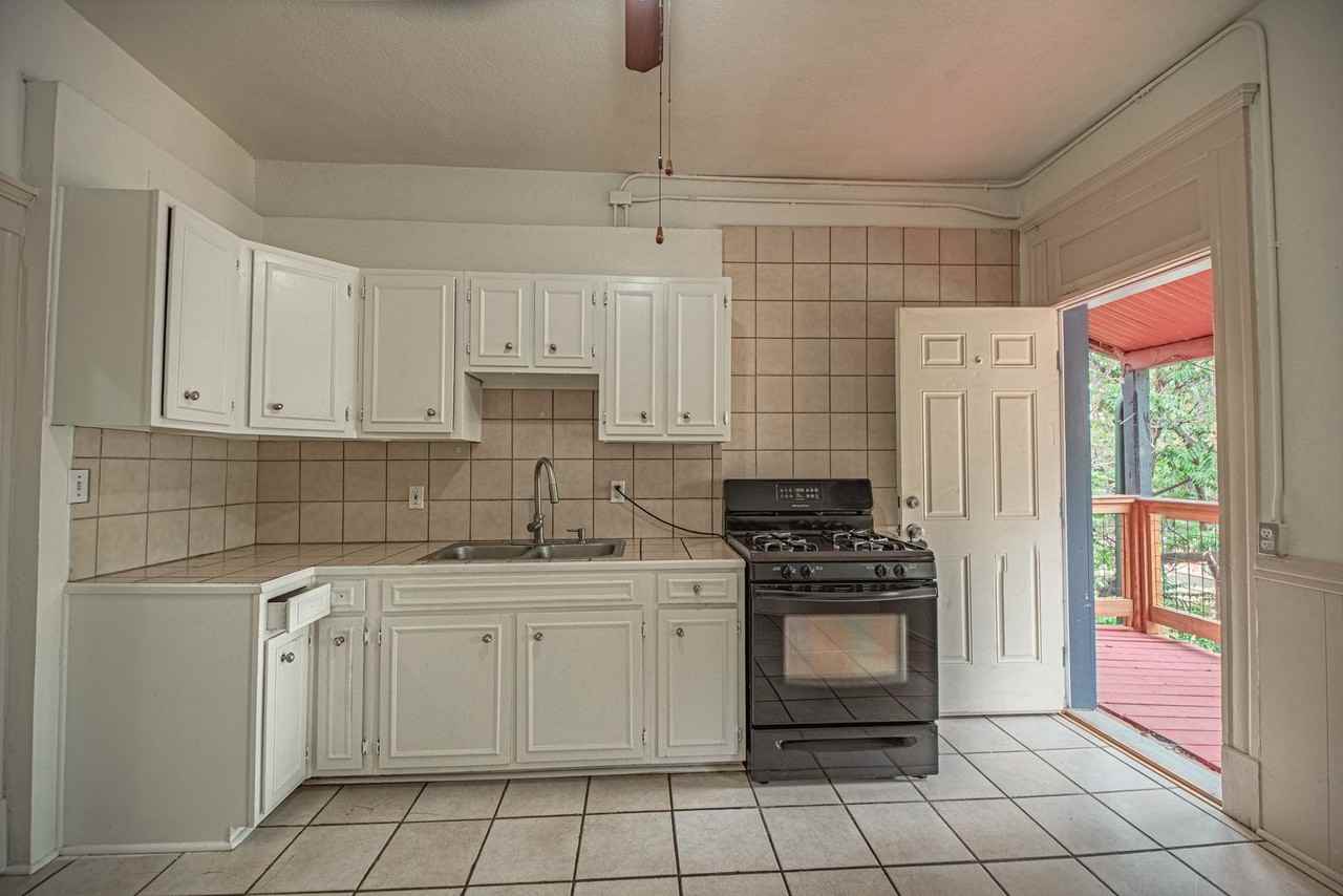 207 MIDWAY AVE - Photo 7 of 44