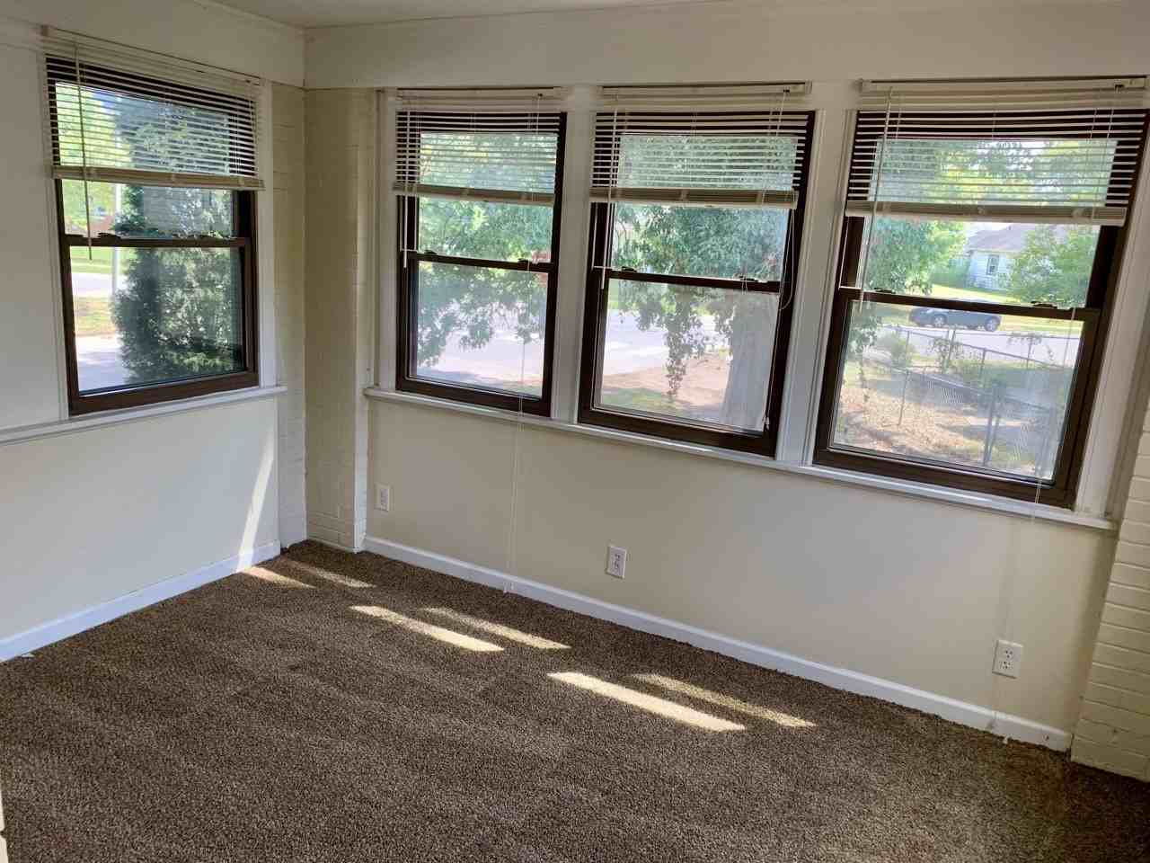 1421 SE 2nd St. - Photo 3 of 7