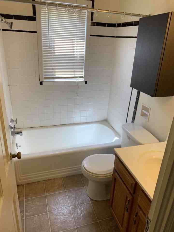 1421 SE 2nd St. - Photo 4 of 7