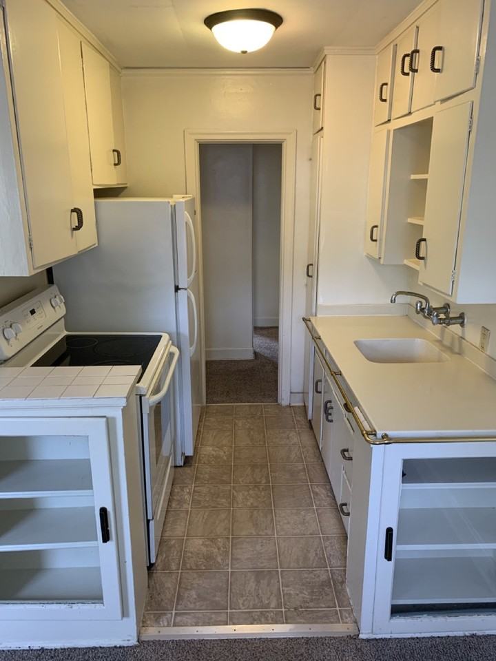 1421 SE 2nd St. - Photo 5 of 7