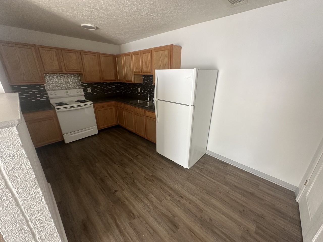 2500 Lindsay A - Photo 2 of 4