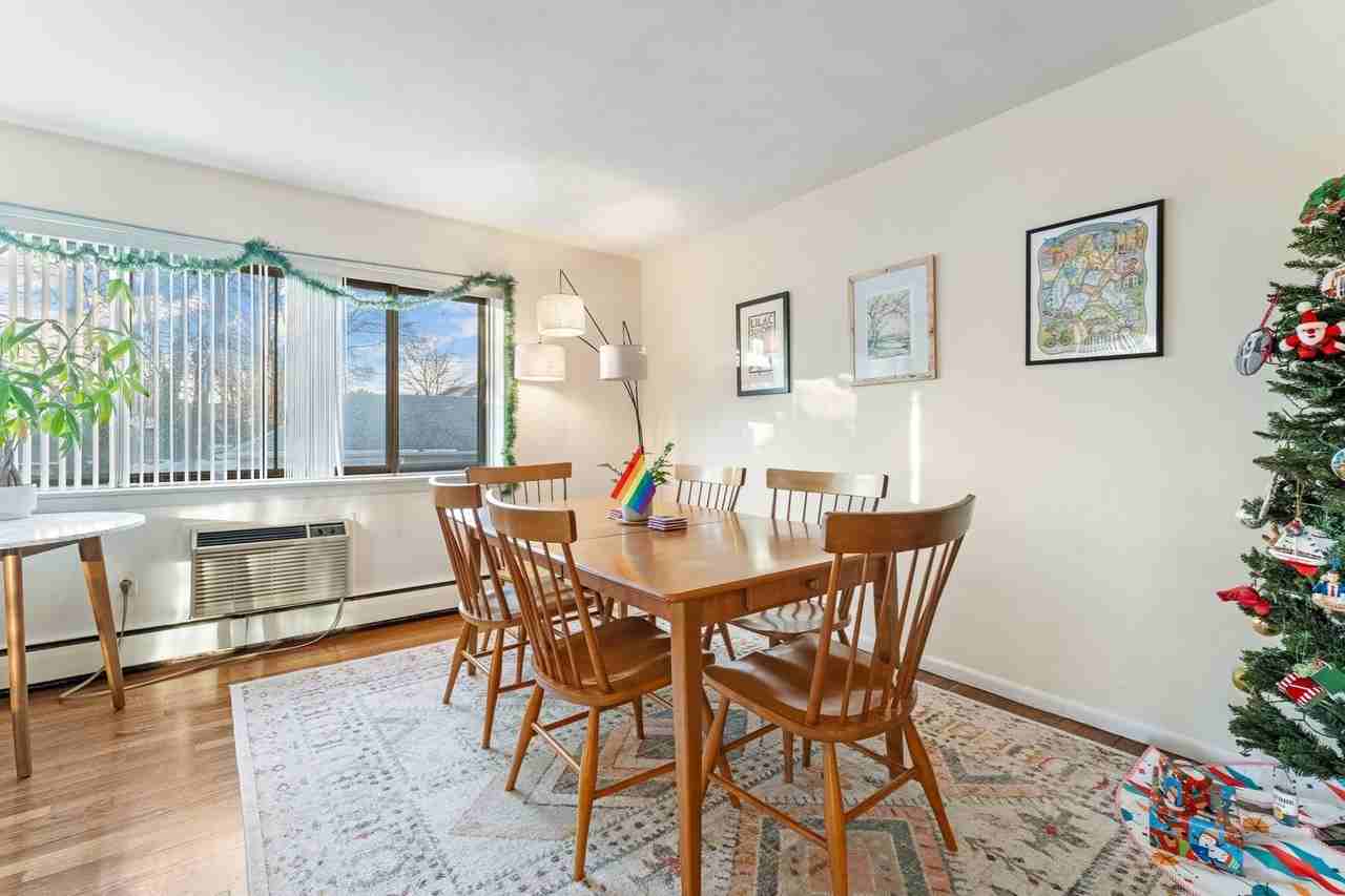 425 S Huntington Ave #6 - Photo 4 of 17