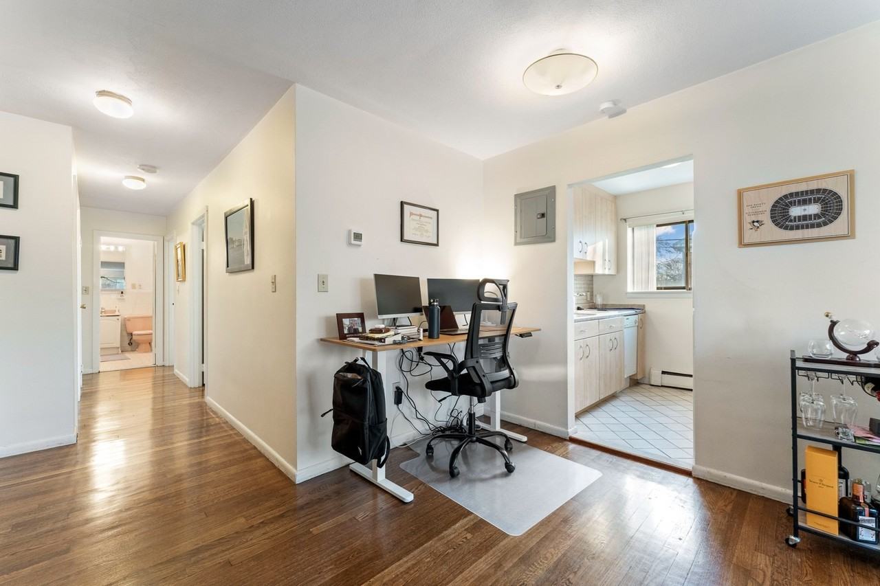 425 S Huntington Ave #6 - Photo 5 of 17