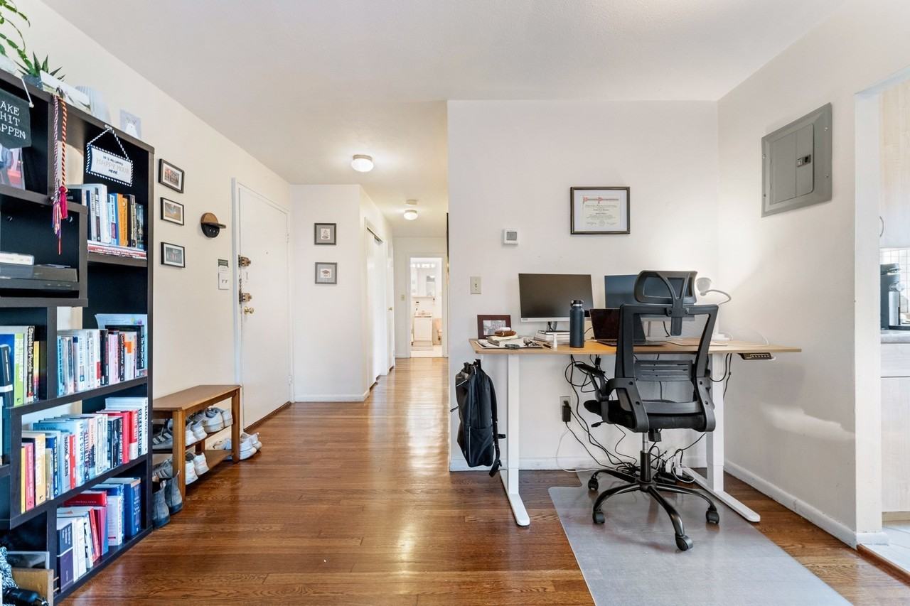 425 S Huntington Ave #6 - Photo 6 of 17