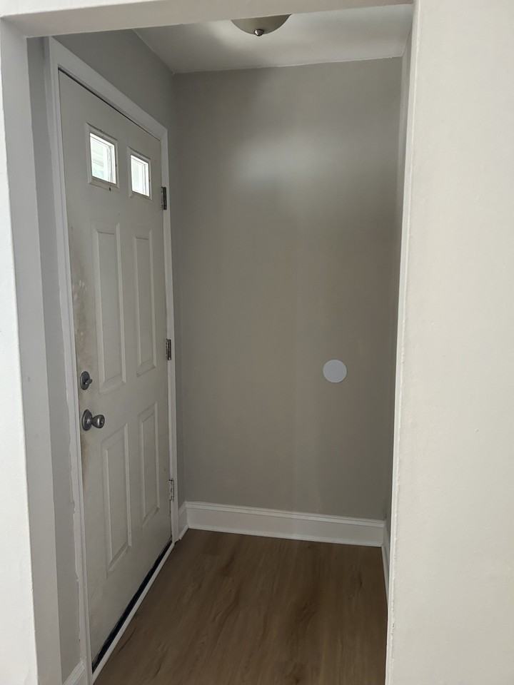 ELEANOR COURT APTS - Photo 5 of 14