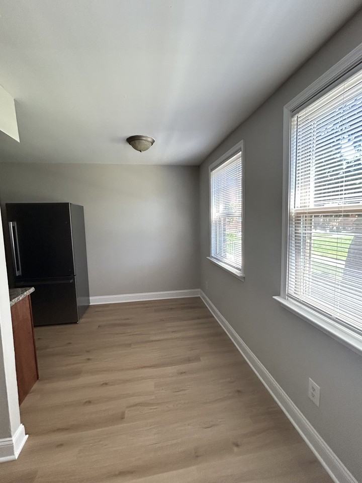 ELEANOR COURT APTS - Photo 7 of 14