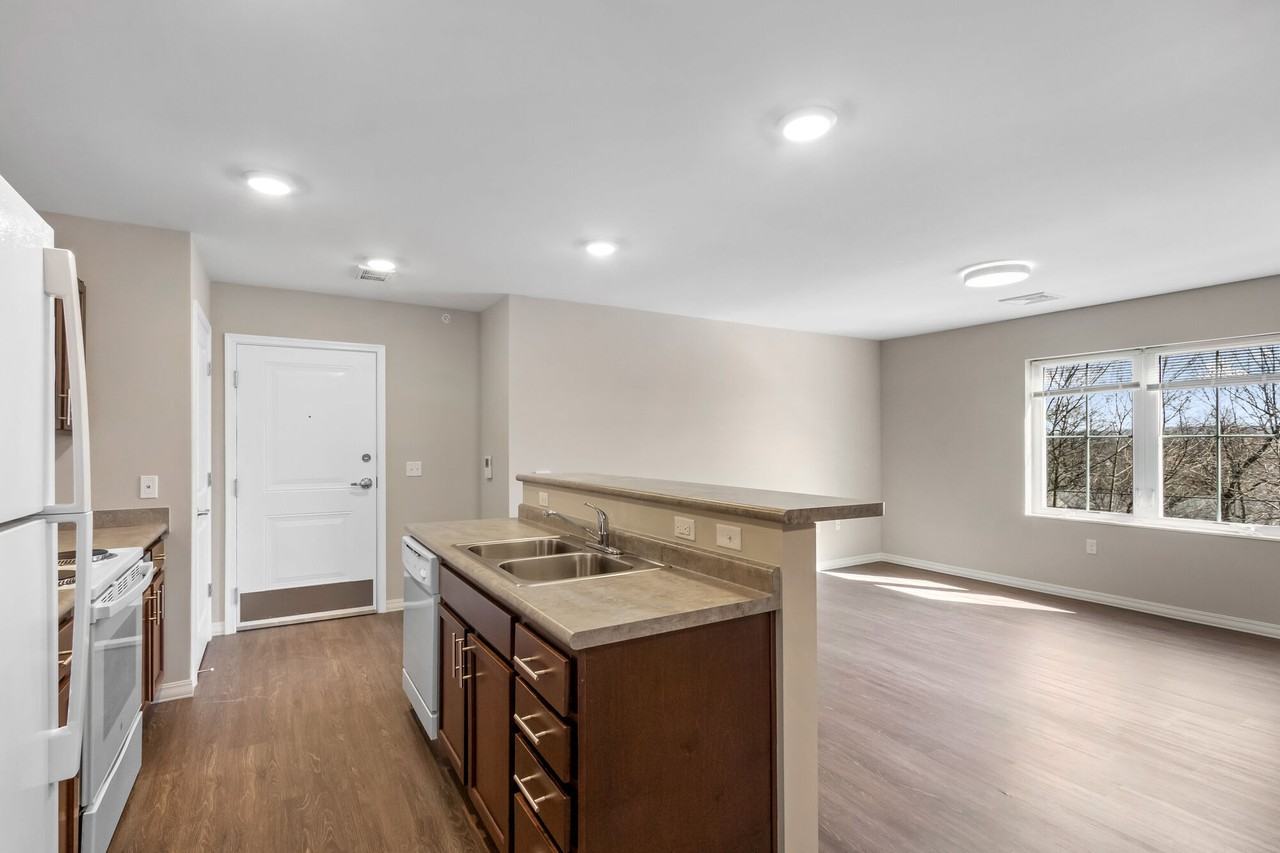 Stone Ridge Commons - Photo 6 of 12