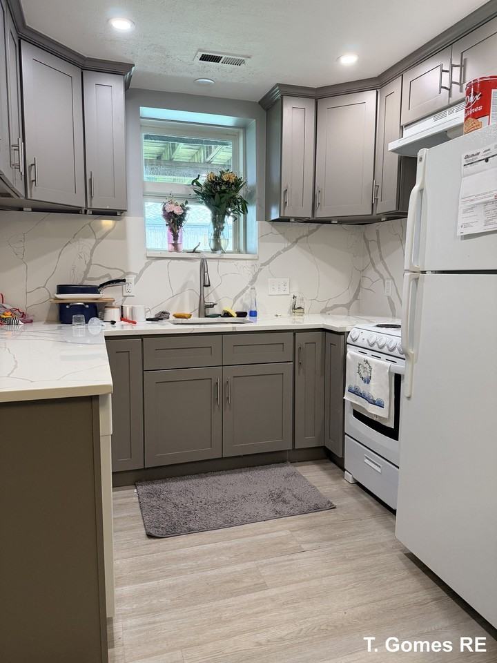 39 Arlington Ave #B - Photo 3 of 9