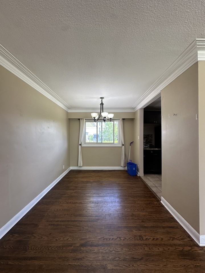 108 Sidney Cres - Photo 5 of 20