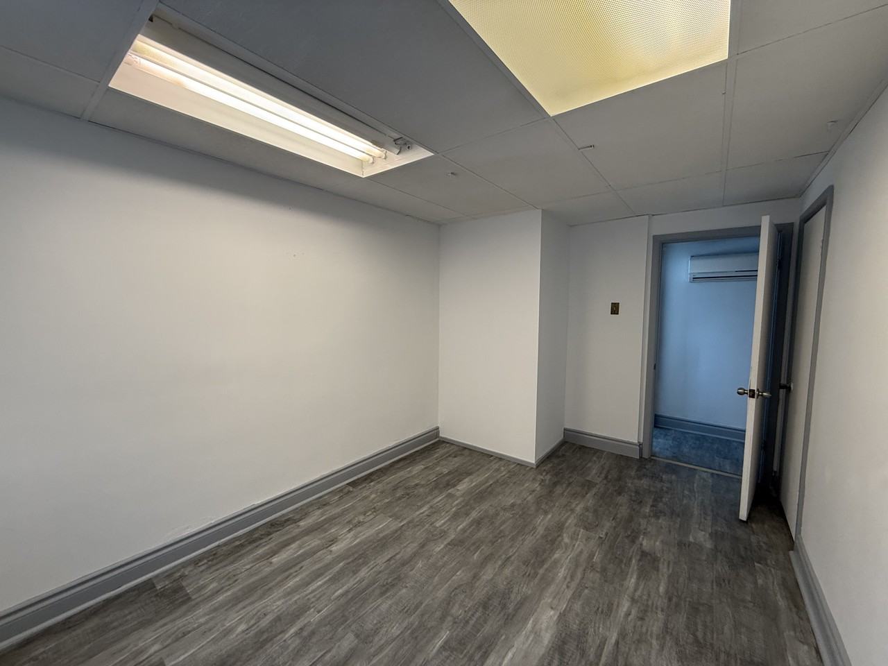 1088 Fennell Ave E - Photo 4 of 5