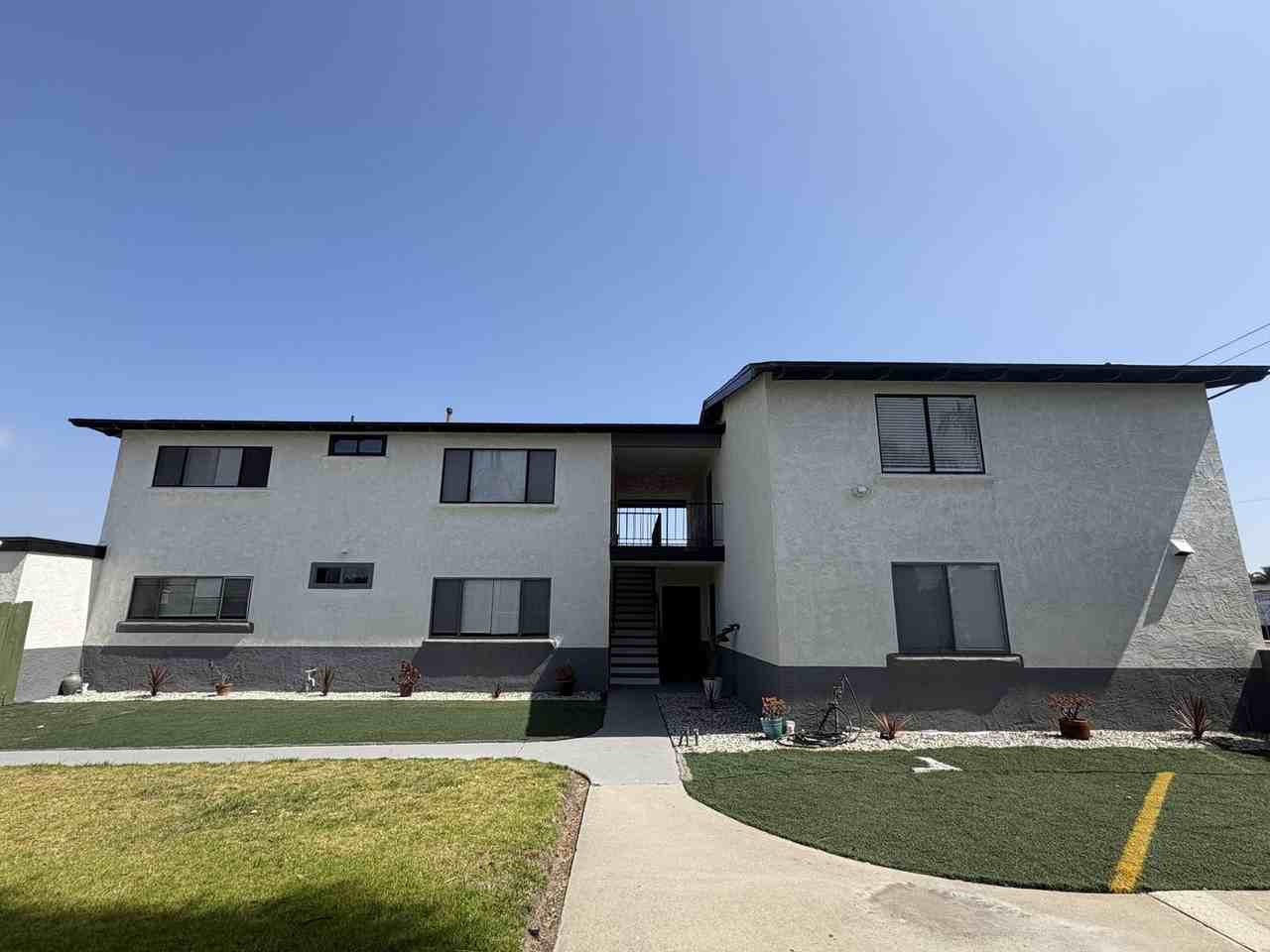 Ventura Road 1951 N. - Photo 2 of 27