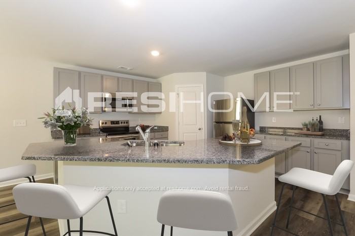 25 Winchester Ave - Photo 2 of 23
