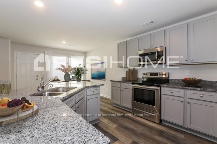 25 Winchester Ave - Photo 3 of 23