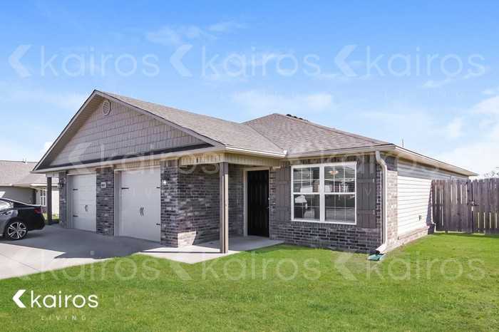 4005 E Thomas St #B - Photo 2 of 16