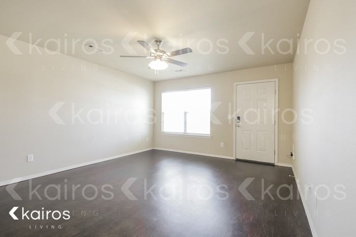 4005 E Thomas St #B - Photo 5 of 16