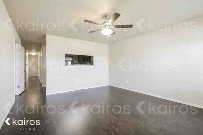 4005 E Thomas St #B - Photo 6 of 16