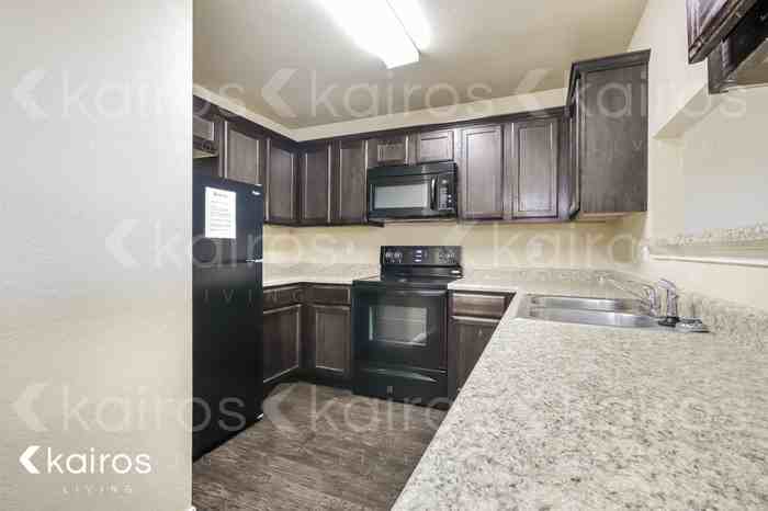 4005 E Thomas St #B - Photo 7 of 16