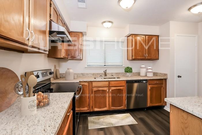 2400 Redbrook Ct - Photo 3 of 18