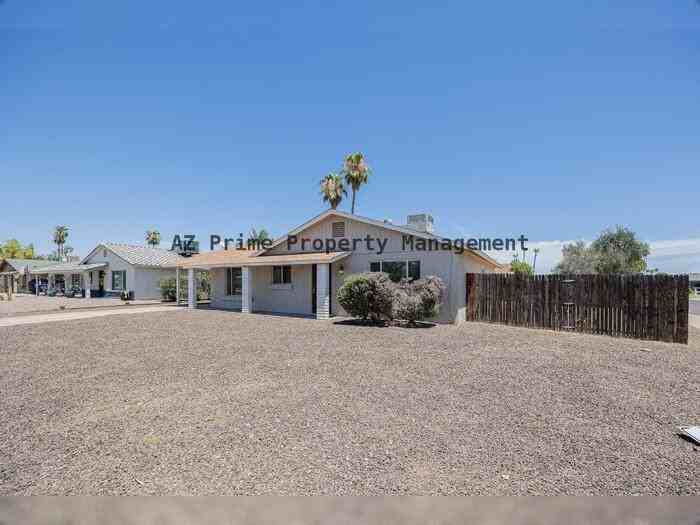 5849 S College Ave - Photo 3 of 28