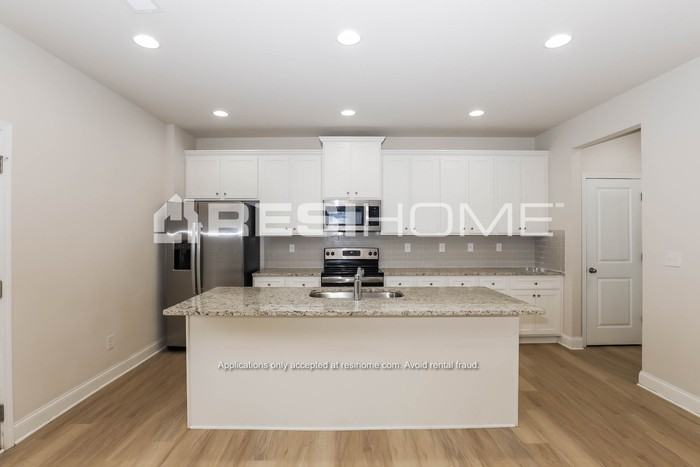 601 Verdant Crane Ct - Photo 3 of 18