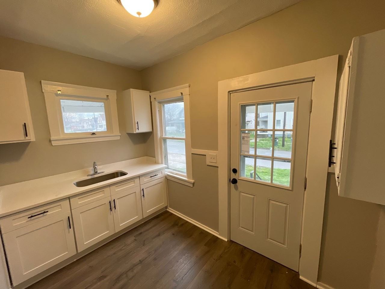 1053 Washington - Photo 2 of 27