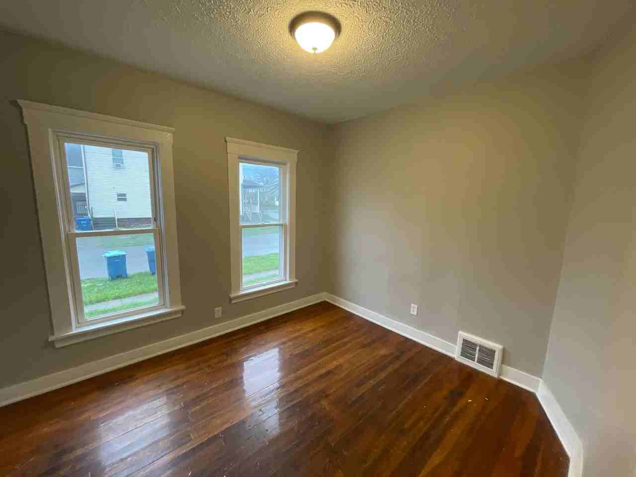 1053 Washington - Photo 6 of 27
