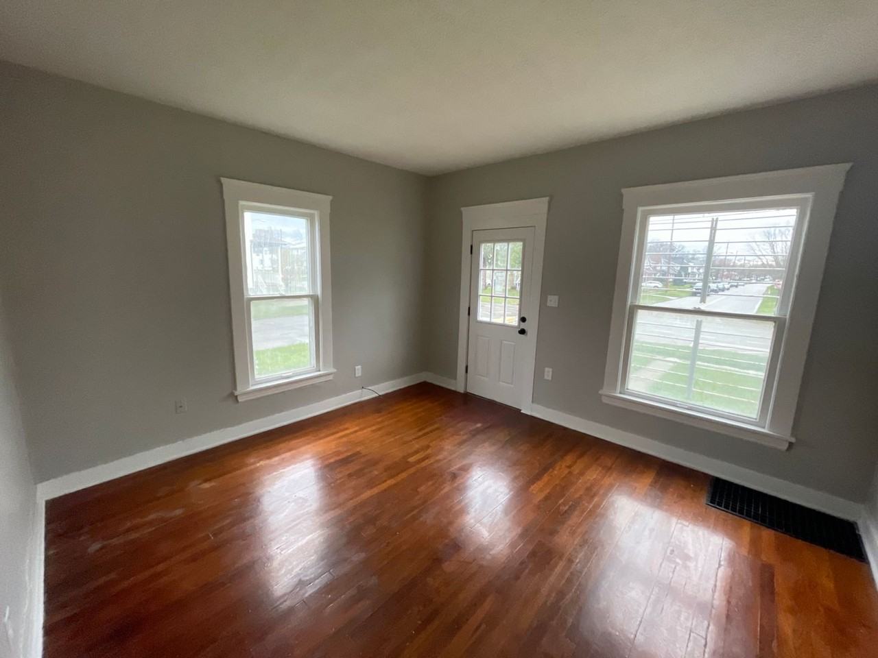 1053 Washington - Photo 7 of 27