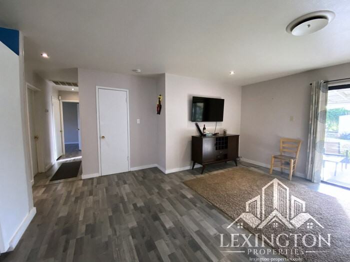 5001 Date Ave - Photo 7 of 43