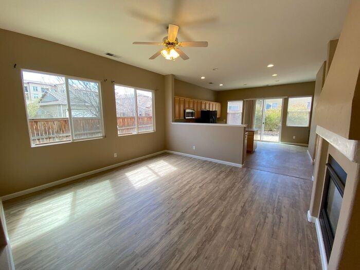 10595 Bliss Ct - Photo 3 of 34