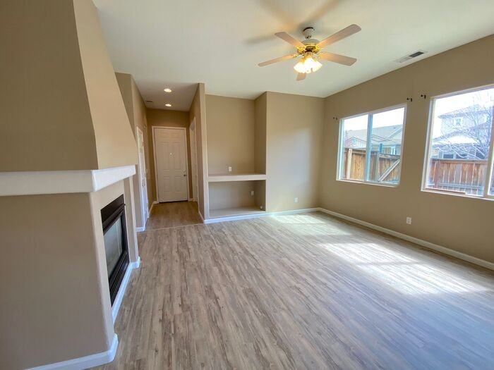 10595 Bliss Ct - Photo 5 of 34