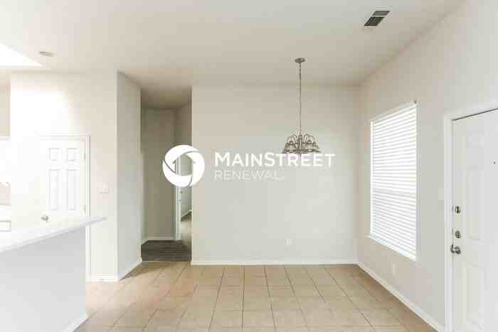 700 Shady Meadow Ln - Photo 5 of 16