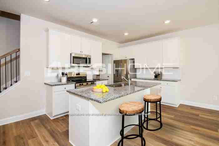 2380 Whitburn Rd - Photo 3 of 19