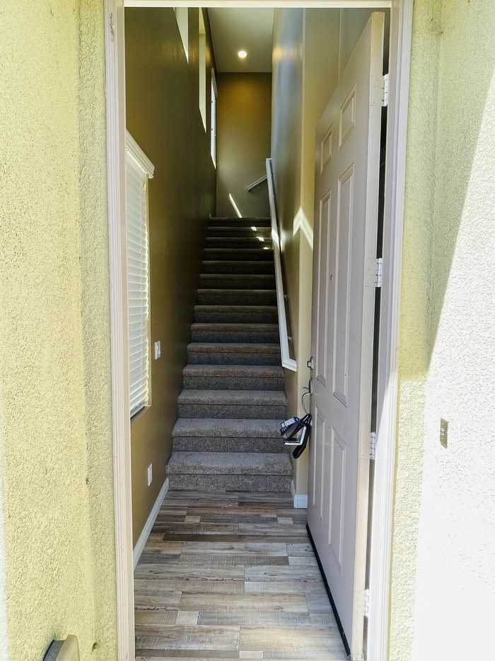 1351 Isabella Way - Photo 3 of 31