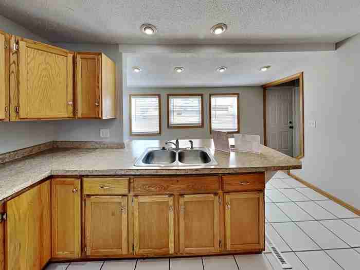 4748 W 125th St - Photo 5 of 21