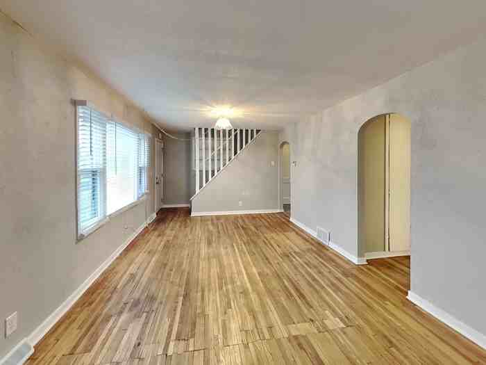 2090 Hillview Rd - Photo 4 of 19