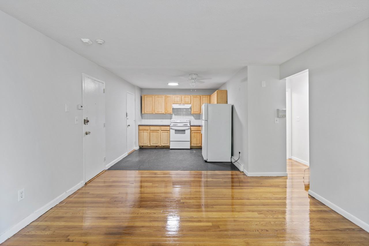572 Cummins Hwy #16 - Photo 3 of 9