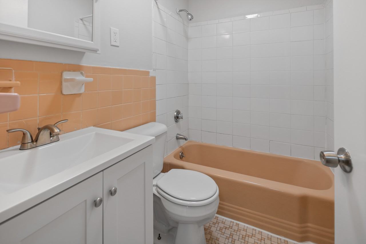 572 Cummins Hwy #16 - Photo 4 of 9
