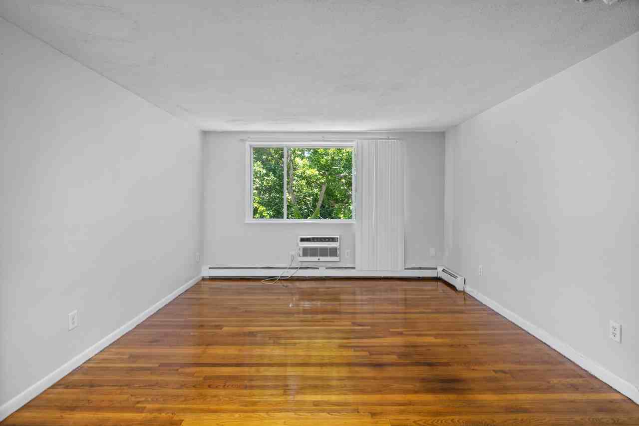 572 Cummins Hwy #16 - Photo 5 of 9