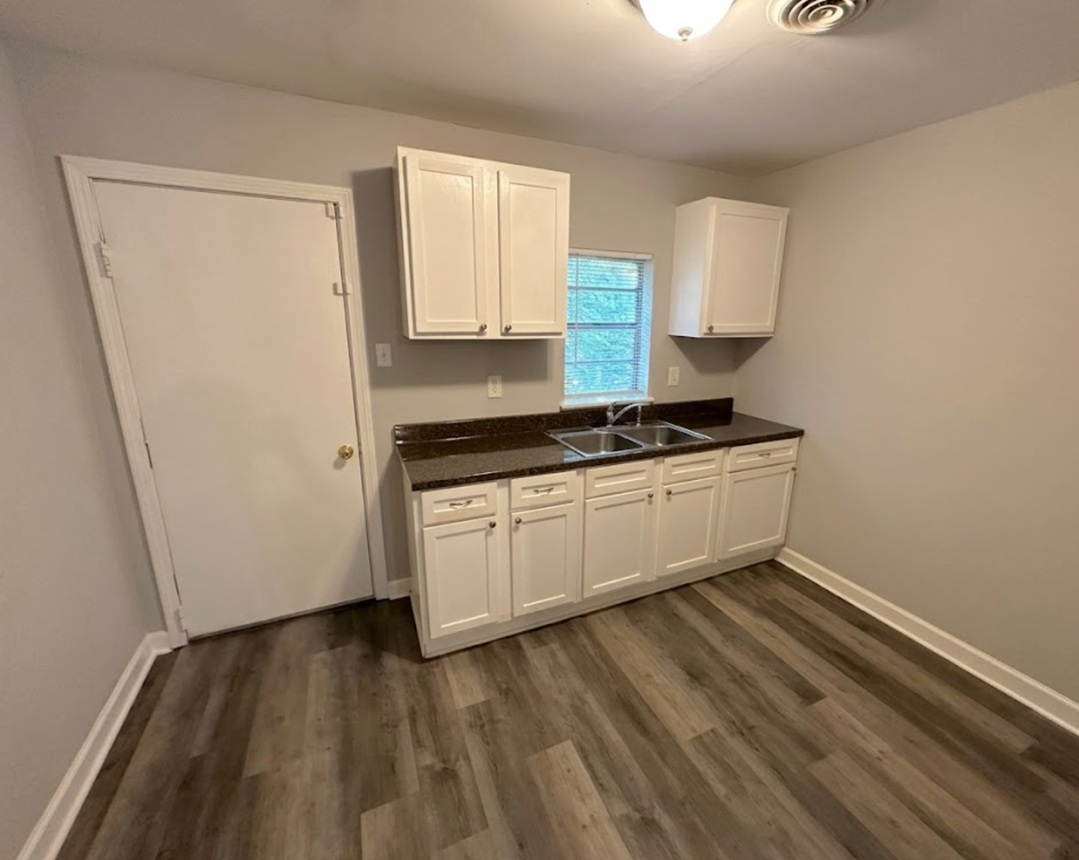 310 Jones St - Photo 2 of 10