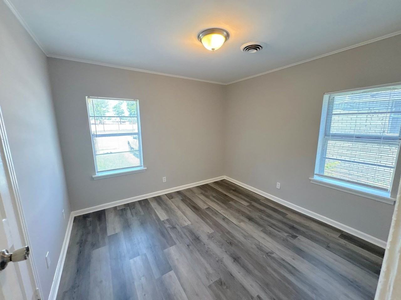 310 Jones St - Photo 5 of 10
