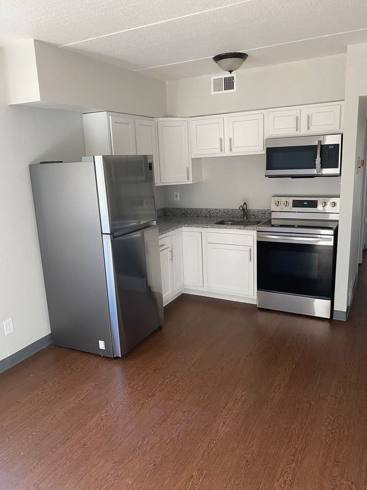 462 South Ave - Photo 3 of 13