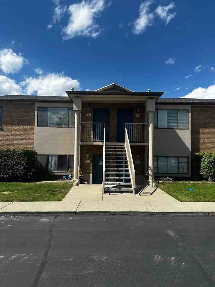 833 W 800 N - Photo 2 of 11