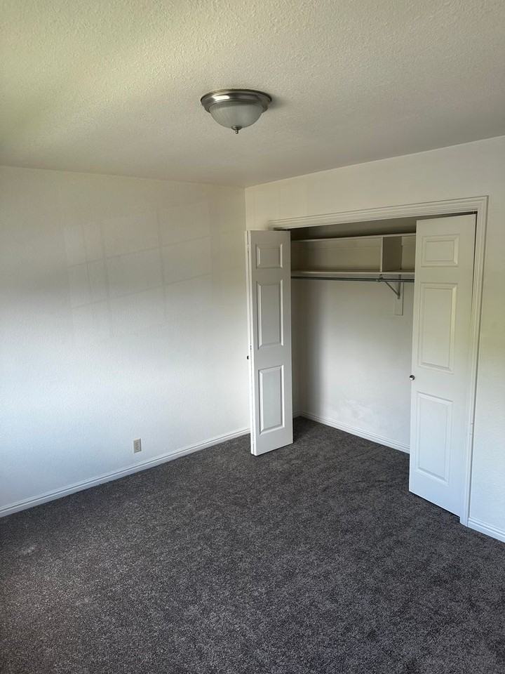 833 W 800 N - Photo 6 of 11