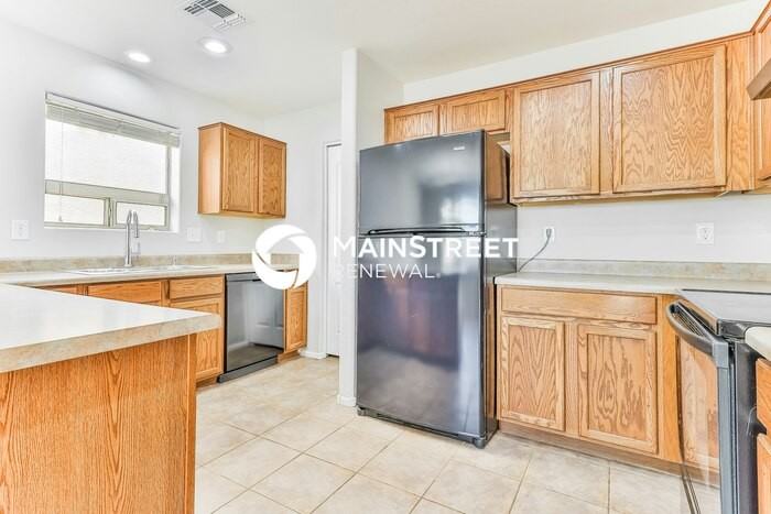 41805 W Sunland Dr - Photo 4 of 15
