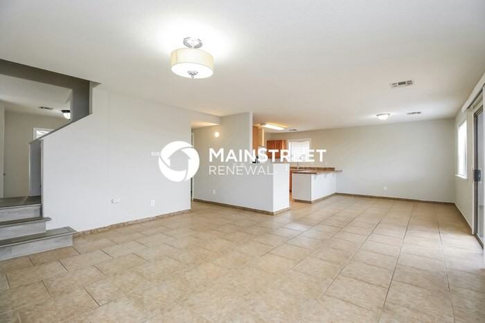 42478 W Hillman Dr - Photo 3 of 16