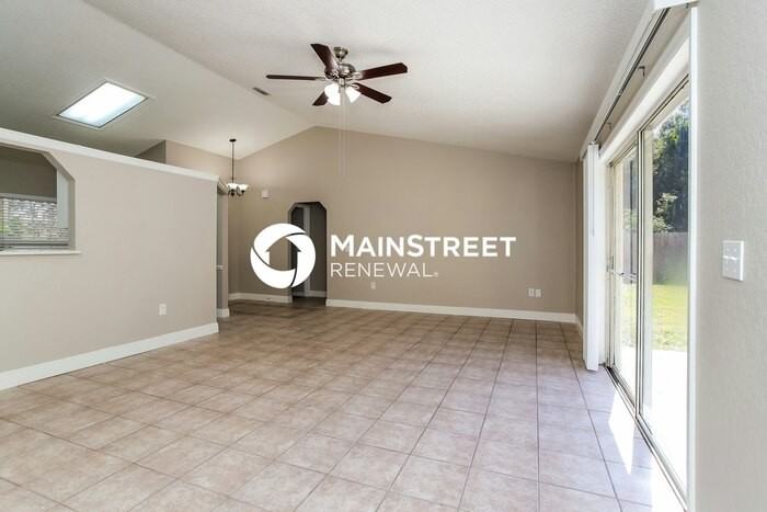 2478 Pine Chase Cir - Photo 2 of 16