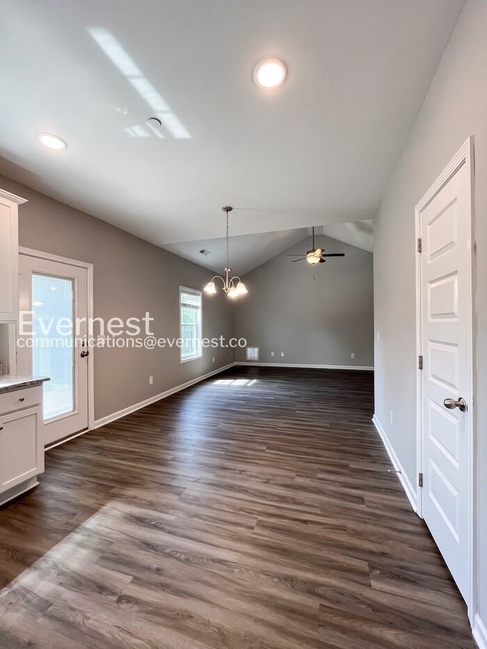 1105 Prospect Ct - Photo 7 of 34