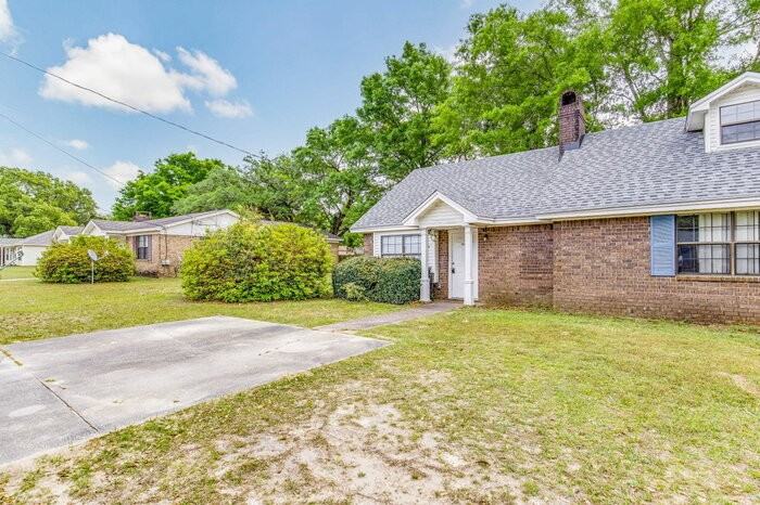 1025 Sable Dr #A - Photo 2 of 32