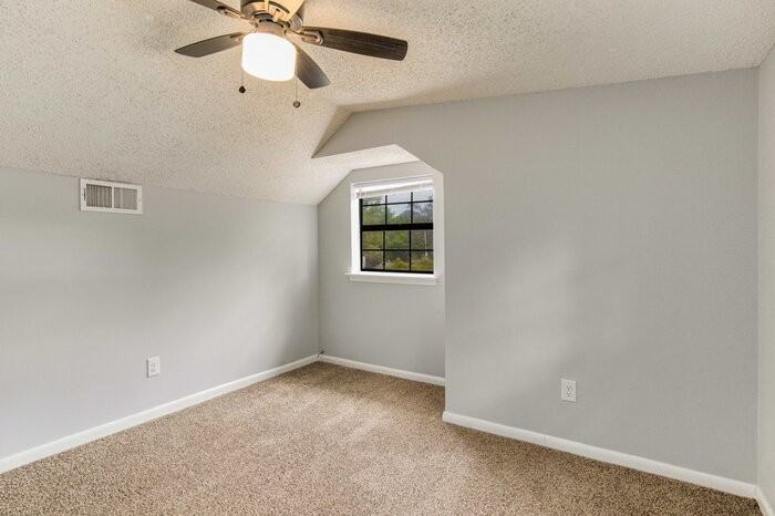 1025 Sable Dr #A - Photo 5 of 32